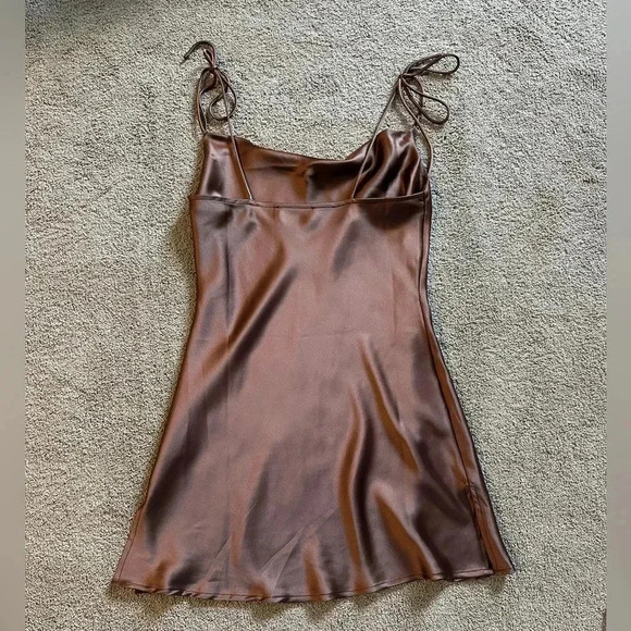 WHITE FOX MINI DRESS - Picture 5 of 8